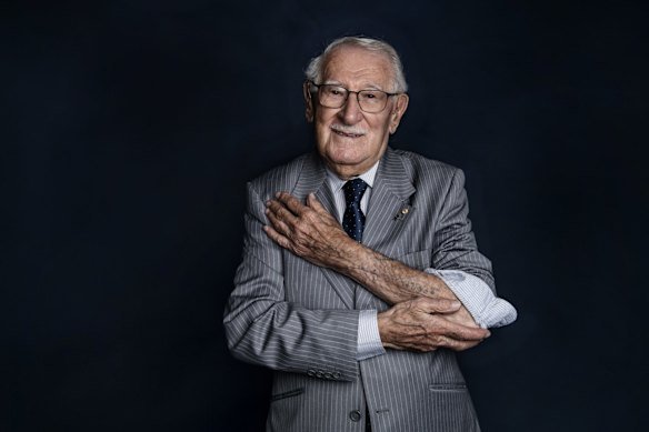 Eddie Jaku during a photo shoot in 2020. 