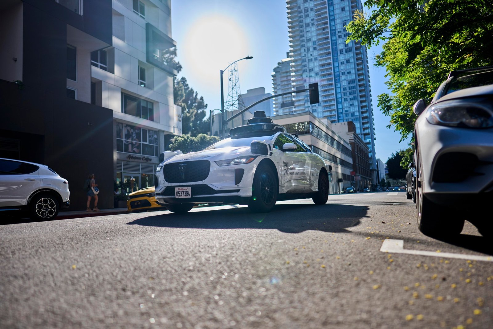 23 July 2026, United States, Los Angeles: A self-driving Waymo taxian autonomous, driverless vehicleis on the roads ahead of the LA28 Summer Olympics. Photo: Michael Kappeler/dpa (Photo by Michael Kappeler/picture alliance via Getty Images)