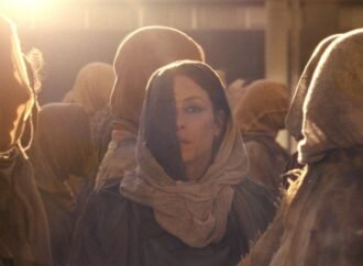 ‘Hot Spot’ Review: Eighties Cyberpunk Kitsch Is the Future in Agnieszka Smoczynka’s Peculiar Post-Apocalyptic Vision