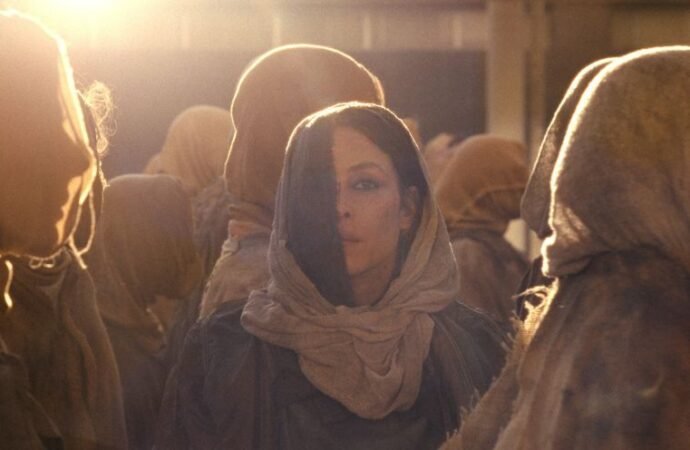‘Hot Spot’ Review: Eighties Cyberpunk Kitsch Is the Future in Agnieszka Smoczynka’s Peculiar Post-Apocalyptic Vision