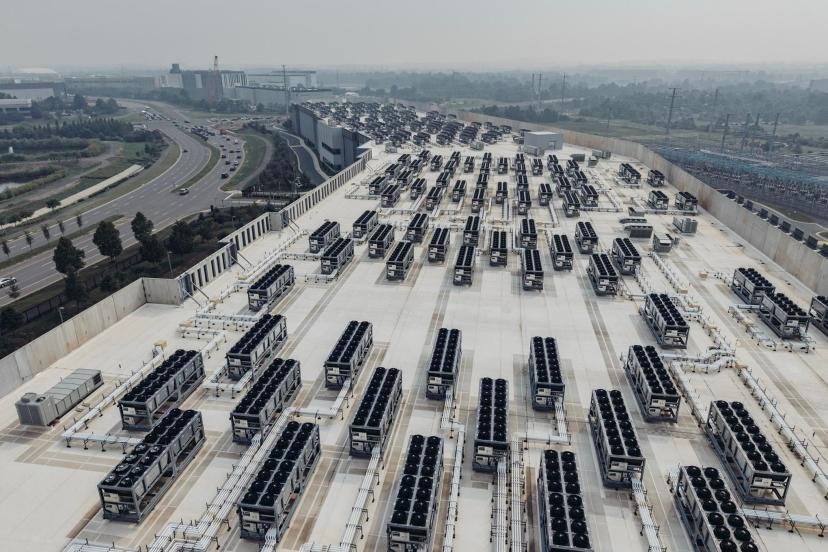 HVAC units on the roof of a data center along Loudoun County Parkway.