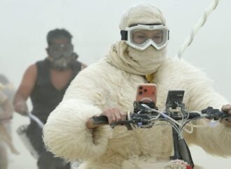 19 surreal photos show the mud, chaos, and glamour of Burning Man