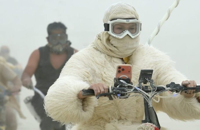 19 surreal photos show the mud, chaos, and glamour of Burning Man