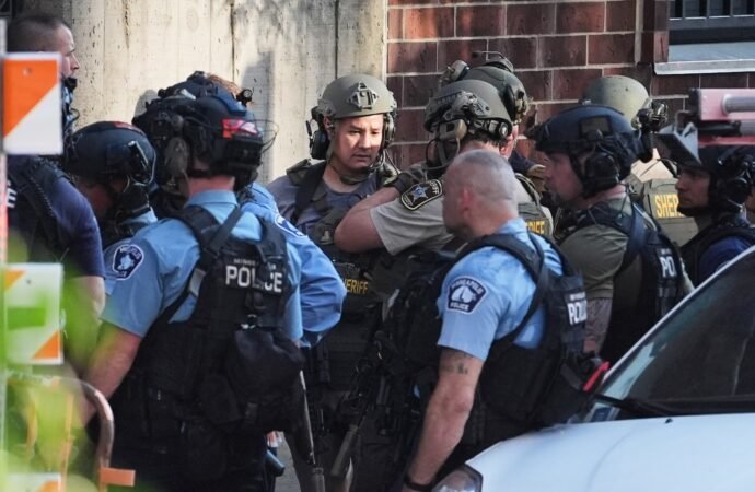 2 people killed and suspect is dead in downtown Minneapolis shooting