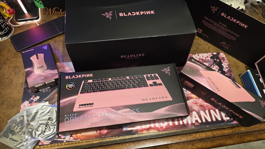 Top down of the full unboxing showing the special Deadline box, Keyboard, mouse, and mousemat box, Four collectable cards, and a special note from the Razer BLACKPINK team.
