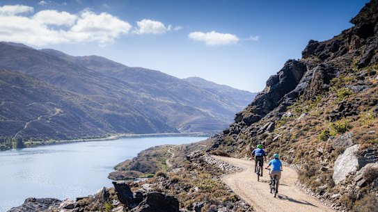 Cycling the Lake Dunstan Trail.