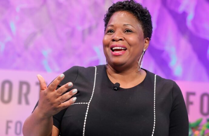 A Home Depot exec’s resume is going viral on X. She started out as a cashier and has worked her way up to a $1 million salary | Fortune