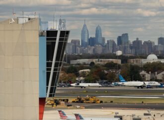 A cut cable disrupted hundreds of flights across the US