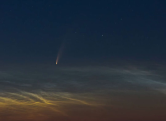 APOD: 2026 September 13 – Comet NEOWISE Rising over the Adriatic Sea – NASA Science