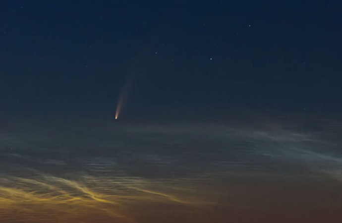 APOD: 2026 September 13 – Comet NEOWISE Rising over the Adriatic Sea – NASA Science