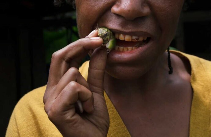 Ancient teeth pose a mystery: What made those strange grooves?