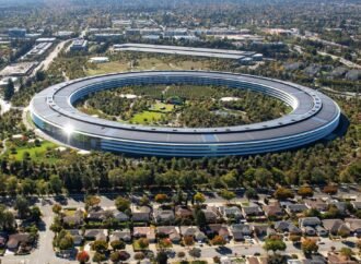 Apple Event Live Blog: Here Comes the Folding iPhone