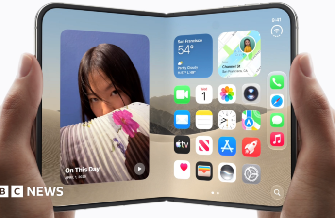 Apple’s new boss starts with gamble on costly new foldable iPhone