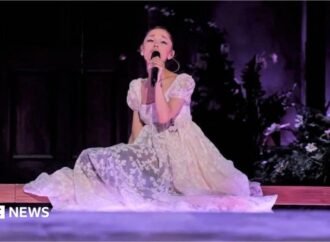 Ariana Grande ends tour and steps back from public life
