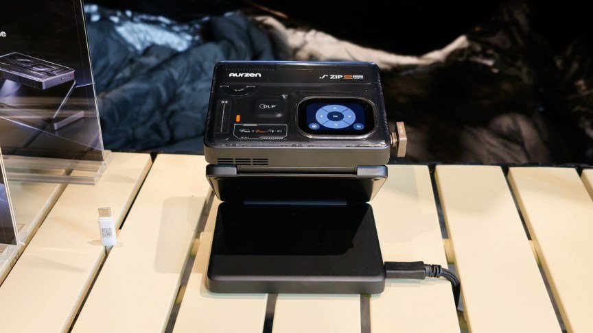 The Aurzen Zip Pro on a wood table.