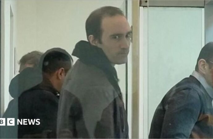 Azerbaijan frees jailed Frenchman after EU lifts sanctions on Russian billionaire