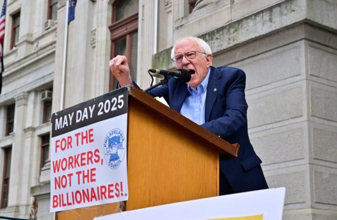 Bernie Sanders says if AI is coming for workers, it should bring a four-day workweek with it | Fortune