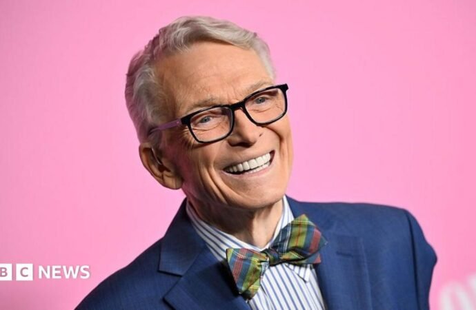 Bob Mackie: Legendary costume designer dies aged 87