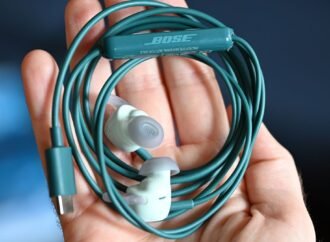 Bose Brought Back Wired Headphones, and Teens Are to Thank