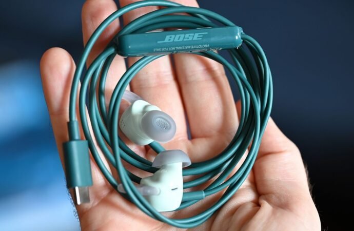 Bose Brought Back Wired Headphones, and Teens Are to Thank