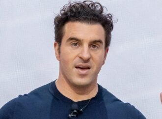 Brian Chesky says many CEOs don’t know ‘what the hell’s going on.’ His AI ‘brain’ helps him run Airbnb.