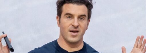 Brian Chesky says many CEOs don’t know ‘what the hell’s going on.’ His AI ‘brain’ helps him run Airbnb.