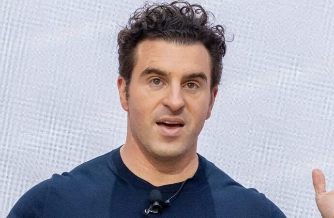 Brian Chesky says many CEOs don’t know ‘what the hell’s going on.’ His AI ‘brain’ helps him run Airbnb.