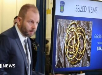 Canada prosecutors drop charges against two in Toronto gold heist