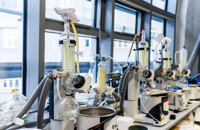 Chemists struggle to ditch hazardous solvents — even after decades of ‘green’ efforts
