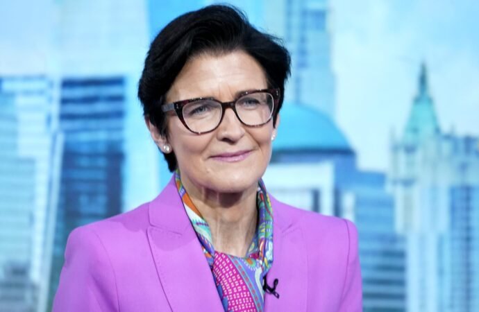 Citi CEO Jane Fraser swears by Warren Buffett’s golden rule for dealing with conflict at work: ‘Never, ever respond to that email in anger’ | Fortune