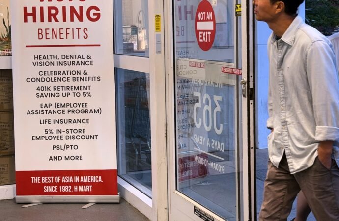 Claims for unemployment benefits drop to 197,000, lowest since mid-July