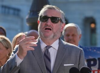 College sports bill clears first major hurdle in the Senate