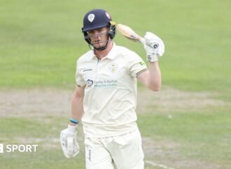 County Championship: Derbyshire set Kent big victory target