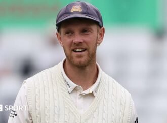 County Championship: Essex restrict Sussex to 213-7 on day one
