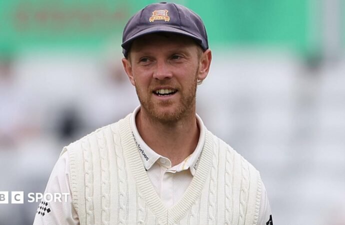 County Championship: Essex restrict Sussex to 213-7 on day one