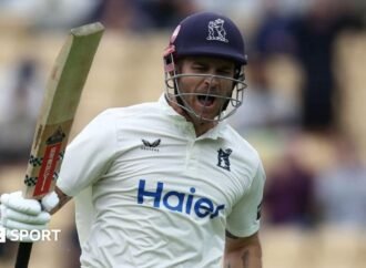 County Championship: Hain ton edges Bears nearer to 2026 title