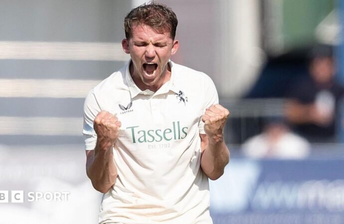 County Championship: Kent beat Worcestershire to boost promotion hopes