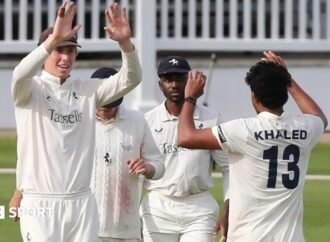 County Championship: Kent celebrate promotion with victory over Gloucestershire