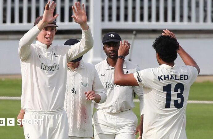 County Championship: Kent celebrate promotion with victory over Gloucestershire