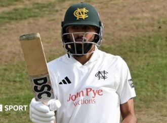 County Championship: Late Yorkshire wickets halt Nottinghamshire progress