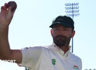 County Championship: Leicestershire v Hampshire – 17 wickets fall on day one