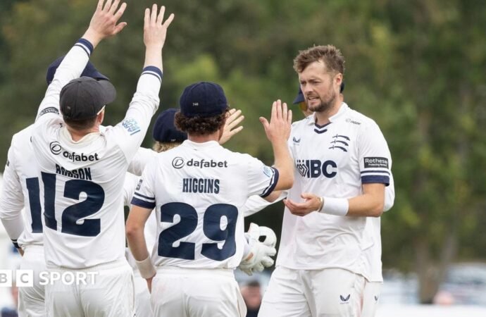 County Championship: Middlesex in control over Lancashire as 19 wickets fall
