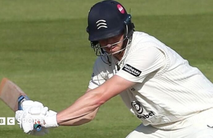 County Championship: Middlesex lower order resist at Gloucestershire