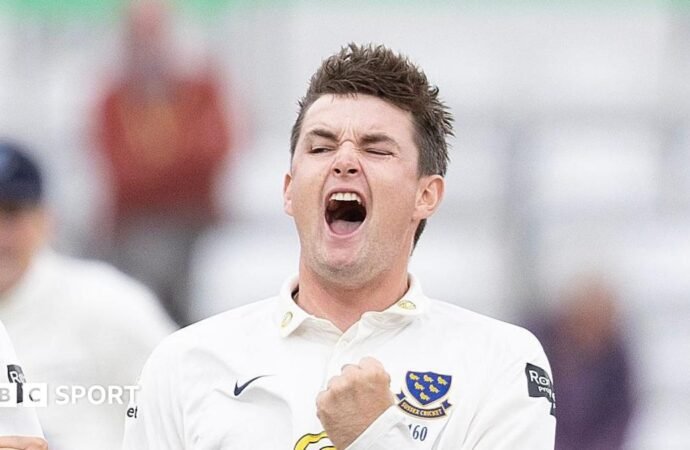 County Championship: Milestone for Carson as Sussex v Surrey set for draw