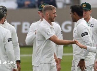 County Championship: Nottinghamshire title chances over