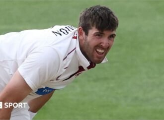 County Championship: Somerset beat Leicestershire to maintain title hopes