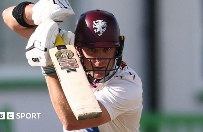 County Championship: Somerset struggle chasing 287 to beat Yorkshire