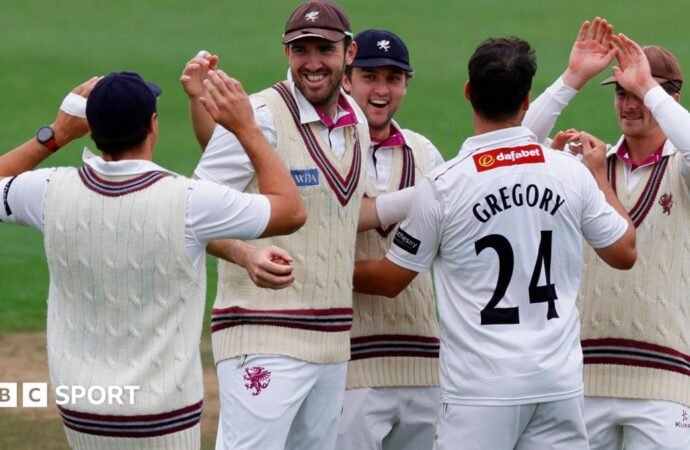 County Championship: Somerset thump Glamorgan to maintain title hopes