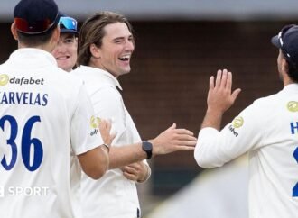 County Championship: Sussex beat Essex by 47 runs