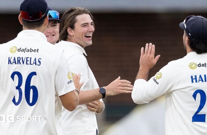 County Championship: Sussex beat Essex by 47 runs